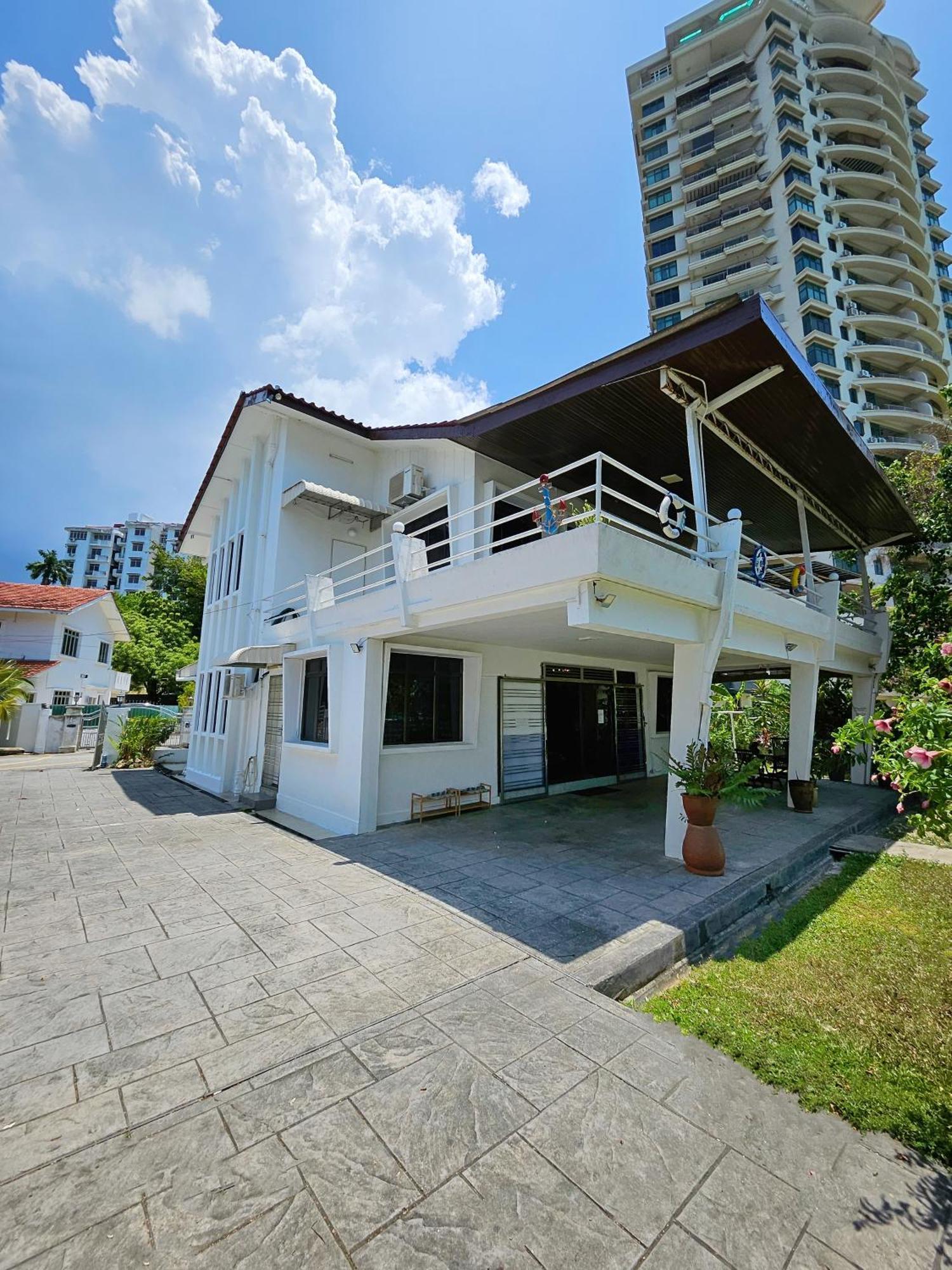 Little Heaven By Sky Hive, A Beach Front Bungalow Tandzsung Bungah Kültér fotó